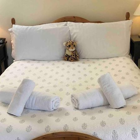 Secluded Romantic Cotswolds Barn - Sleeps 2 To 4 - Near Cirencester - Dog Friendly Villa Kemble ภายนอก รูปภาพ