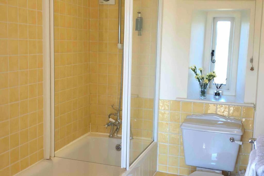 Secluded Romantic Cotswolds Barn - Sleeps 2 To 4 - Near Cirencester - Dog Friendly Villa Kemble ภายนอก รูปภาพ